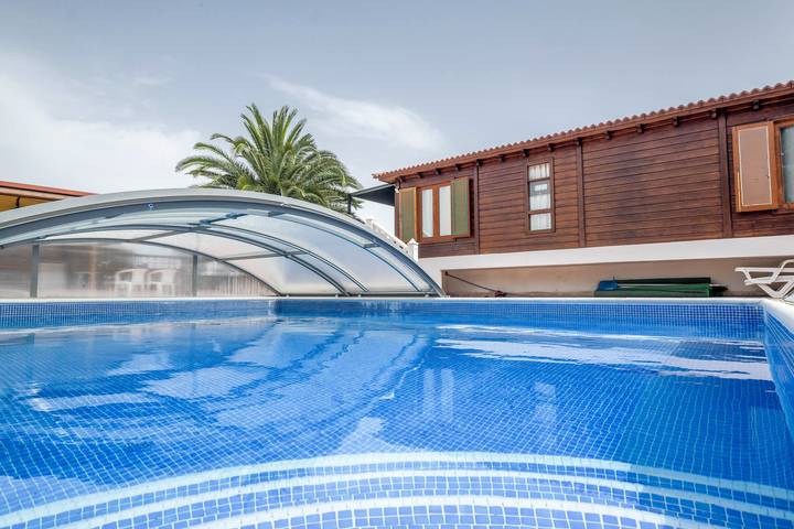 Encantadora "Casa Rural" con vistas al mar, vistas a la montaña, Wi-Fi, jardín, terraza y piscina. in Arafo, Arafo region