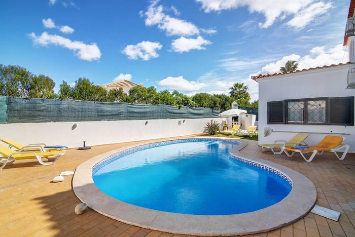 Villa für 7 Personen, mit Balkon und Garten in Albufeira