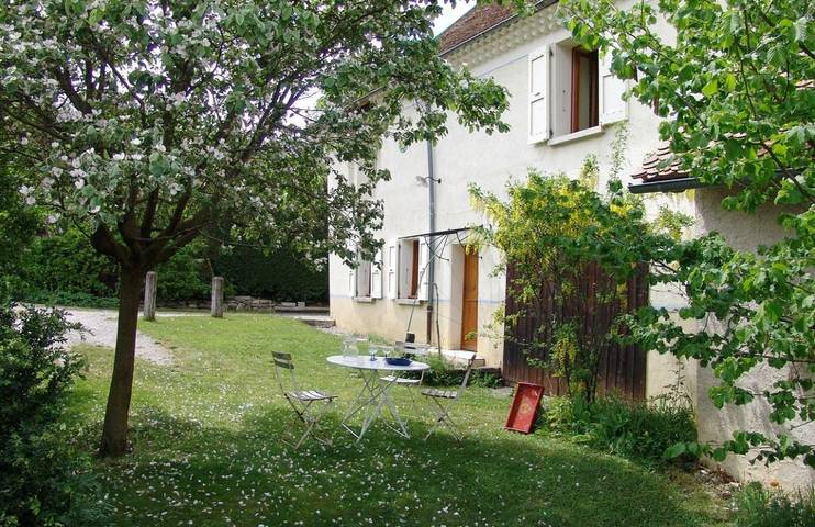 Gîte pour 6 personnes, avec jardin dans Passerelle de l'Ebron