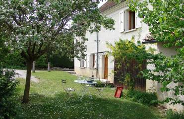 Gîte pour 6 personnes, avec jardin à Lavars