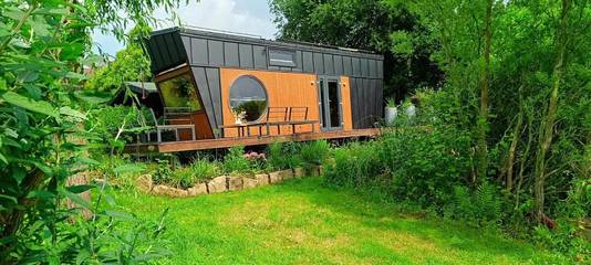 Gîte pour 2 personnes, avec vue ainsi que piscine et jardin à La Calamine