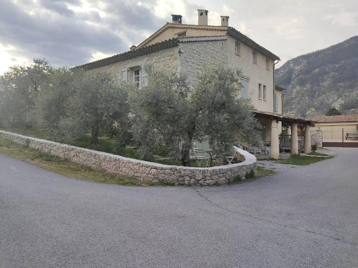 Appartement entier, Apartment with Mountain View in Entrevaux, Région Castellane