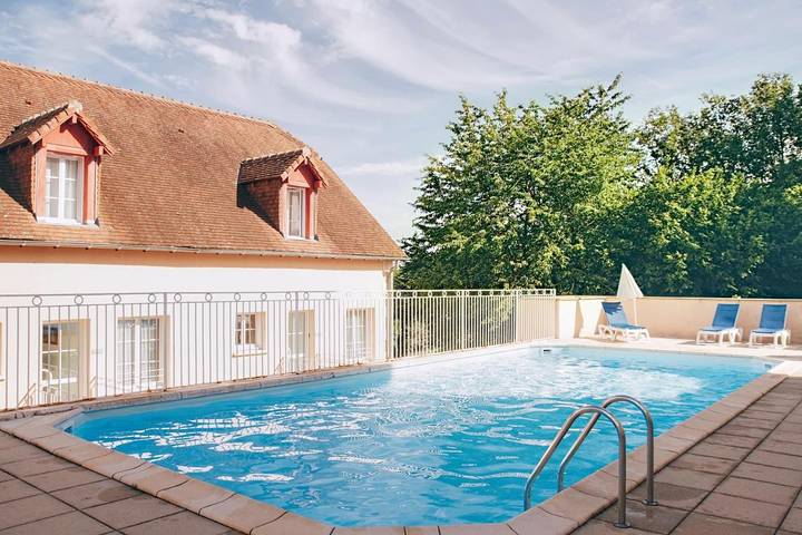 Appart’hôtel pour 2 personnes, avec Terrasse ainsi que Jardin et Piscine