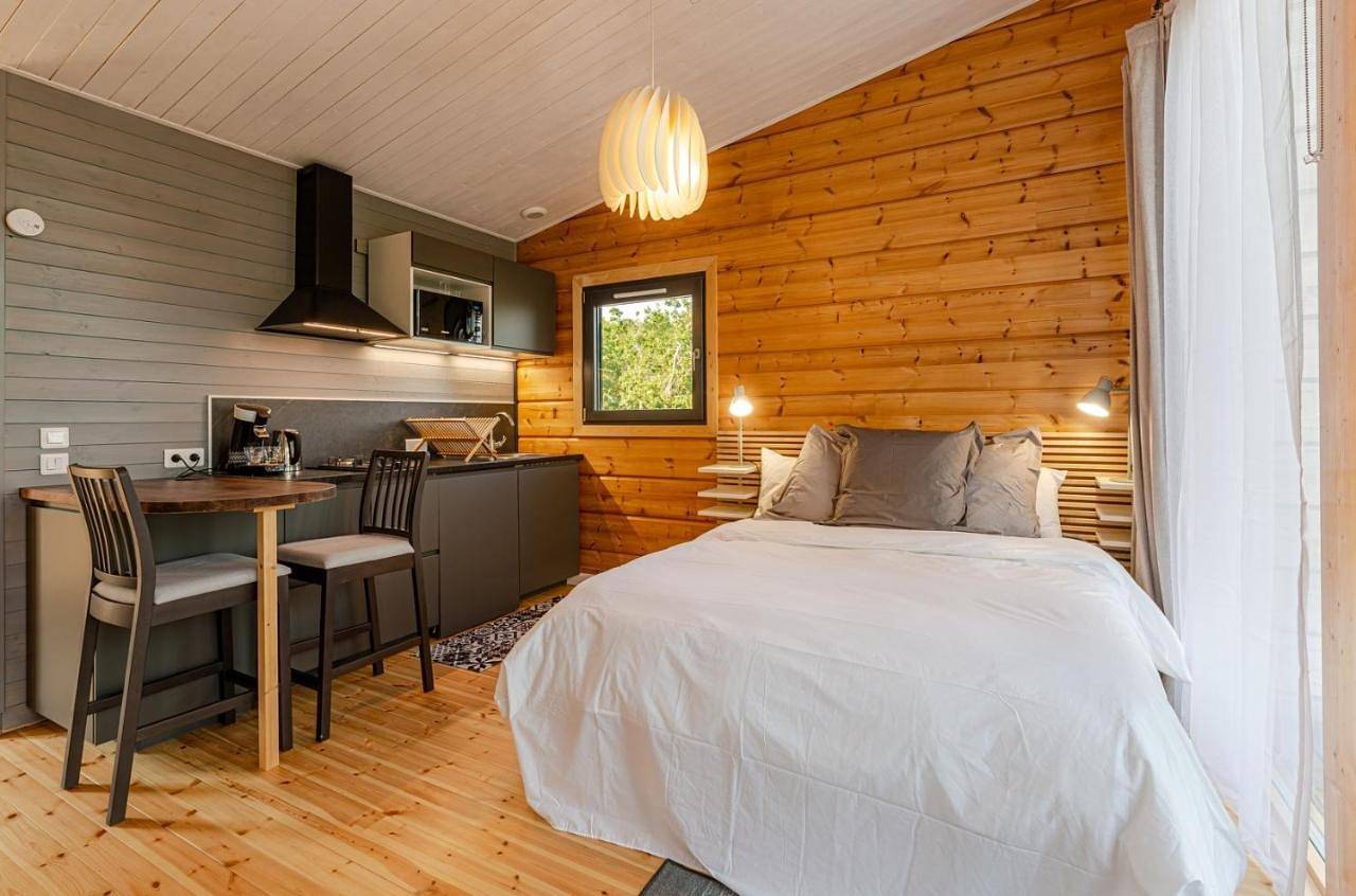 Appartement entier, Studio with Terrace in Saint-Romain-de-Lerps, Région de Tournon-sur-Rhône