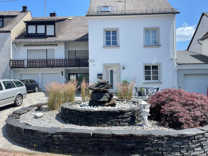 Ganze Wohnung, Ferienwohnung 'Moselherz' mit Bergblick, Balkon und Wlan in Monzelfeld, Bernkastel-Kues & Umgebung