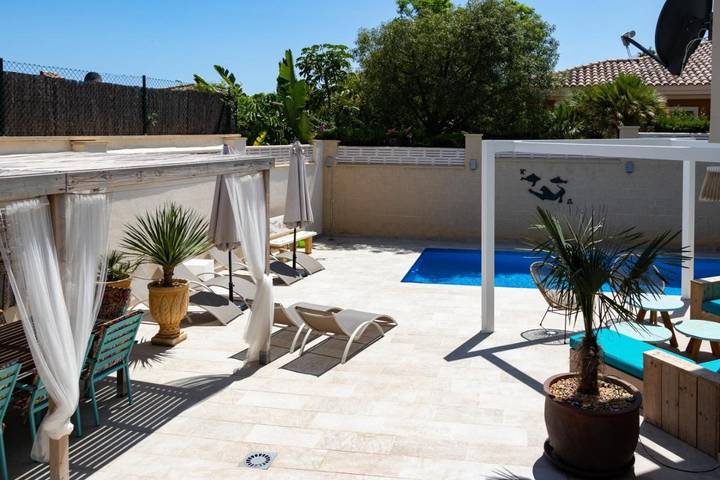 Casa de vacaciones para 4 personas, con Terraza y Jardín además de Piscina y Vistas en Bonalba