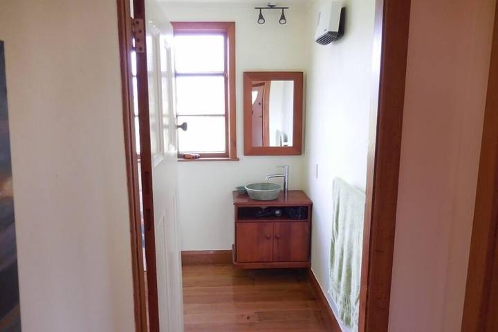 Cottage for 4 people, with terrace and garden on South Island New Zealand