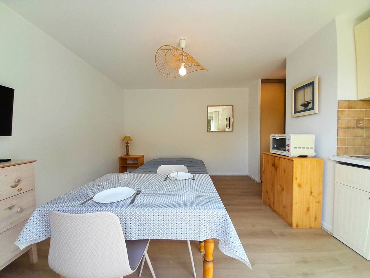 Studio entier, Studio Économique à 100m des Plages de Carnac avec Balcon, Parking et Tv in Carnac, Côte des Mégalithes