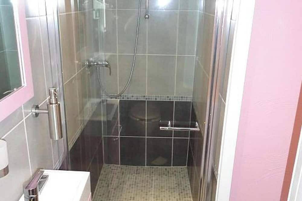 Homerez - Villa spacieuse avec piscine privée à La Gaude in La Gaude, Région de Cannes