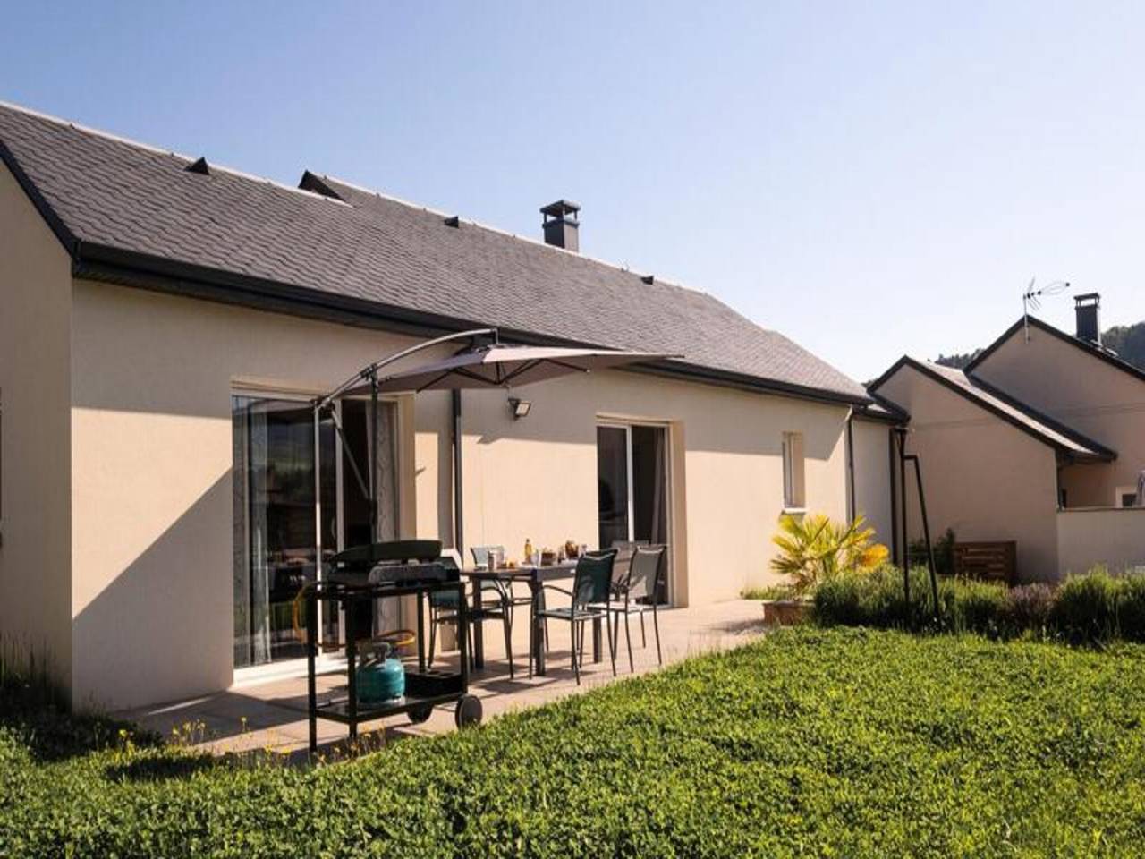 Entire apartment, House near Gorges du Tarn with Pool in Marvejols, Mende region