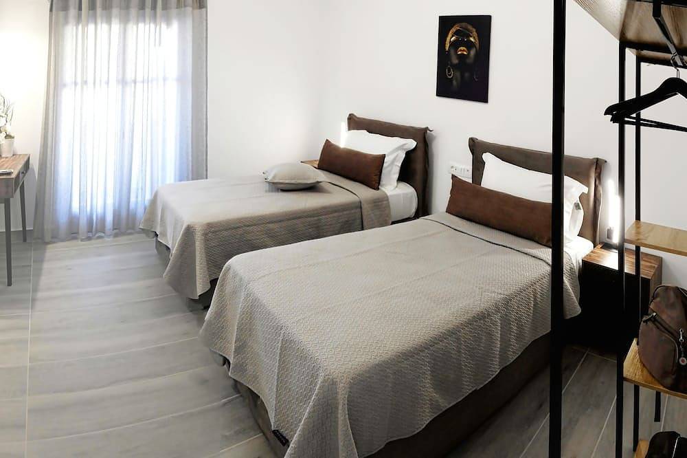 Άνετο σπίτι μόλις  ένα λεπτό από την καλύτερη παραλία του νησιού! in Perivolos Beach, Perissa