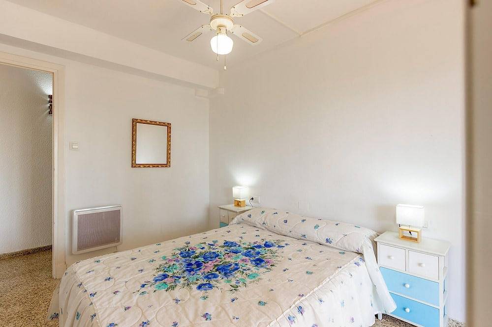 Entire apartment, Awesome apartment in Torrevieja with Wifi in Mar Azul Torrevieja, Torrevieja