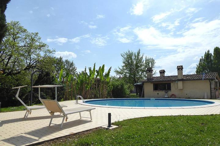 Appartamento intero, Appartamento 'Bella Vita' con Piscina Privata, Wi-Fi e Aria Condizionata in Castelcucco, Provincia di Treviso