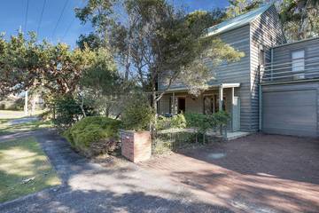Holiday Home for 8 People in Hawks Nest, Hunter Valley, Photo 2