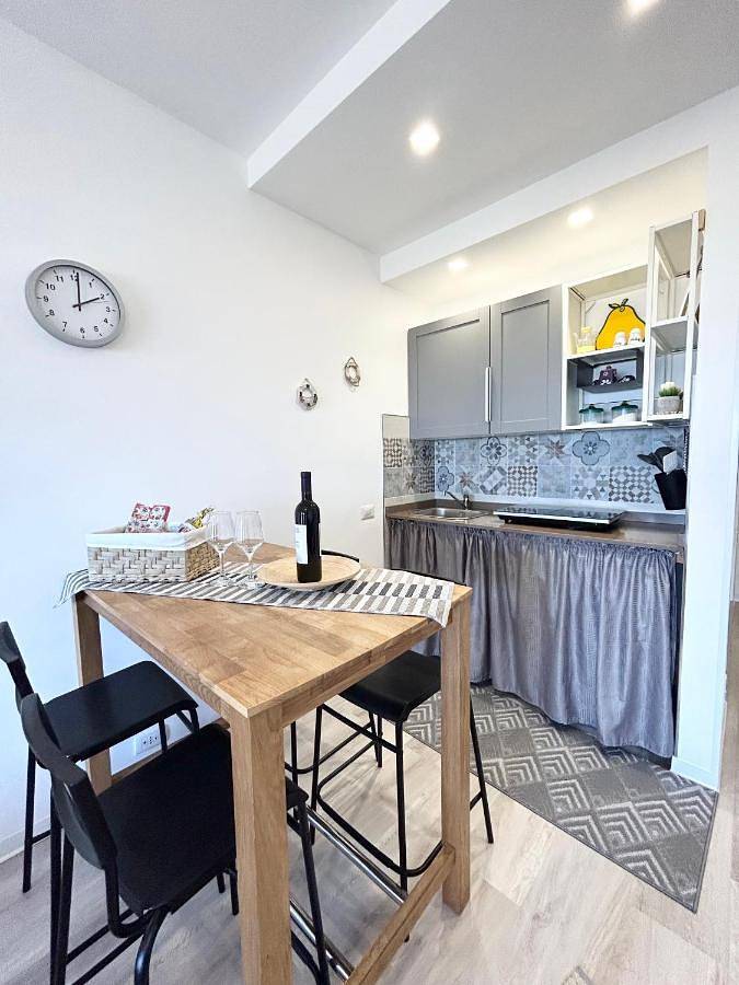Location de vacances pour 3 personnes, avec jardin ainsi que vue et piscine à Erice - 2