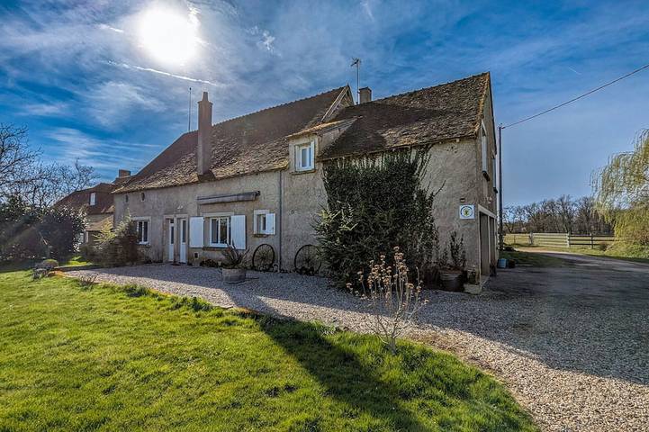Gîte pour 4 personnes, avec jardin et piscine à Vendœuvres
