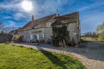 Gîte pour 4 personnes, avec piscine et jardin dans Indre