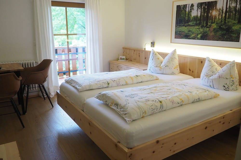 Ganze Wohnung, Gemütliches und modernes Doppelzimmer, mit Sitzecke, Sat-Tv und Badezimmer in Seebach (Ortenaukreis), Mittlerer Schwarzwald