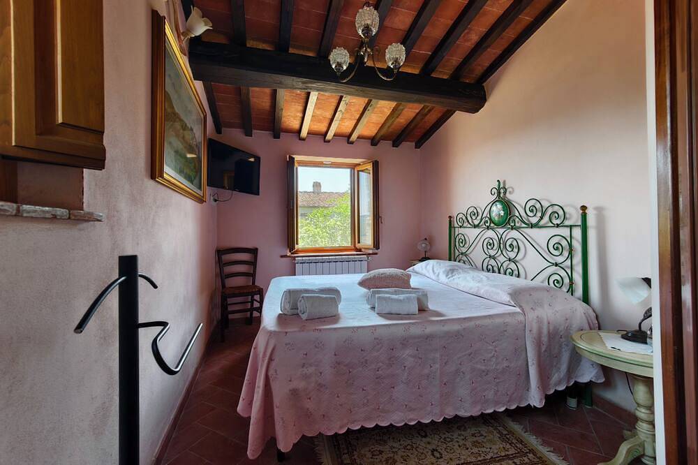 The Domo farmhouse and its ancient charm in Monsummano Terme, Province de Pistoia