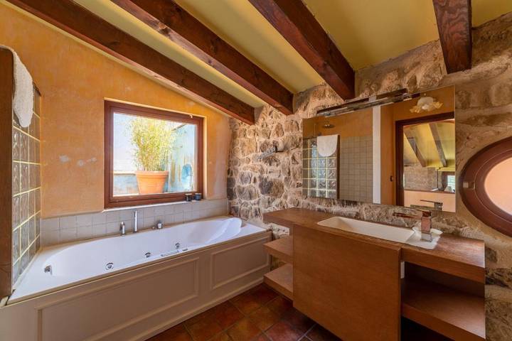 Casa de vacaciones para 15 personas, con jacuzzi además de piscina y jardín en Provincia de Lleida - 4