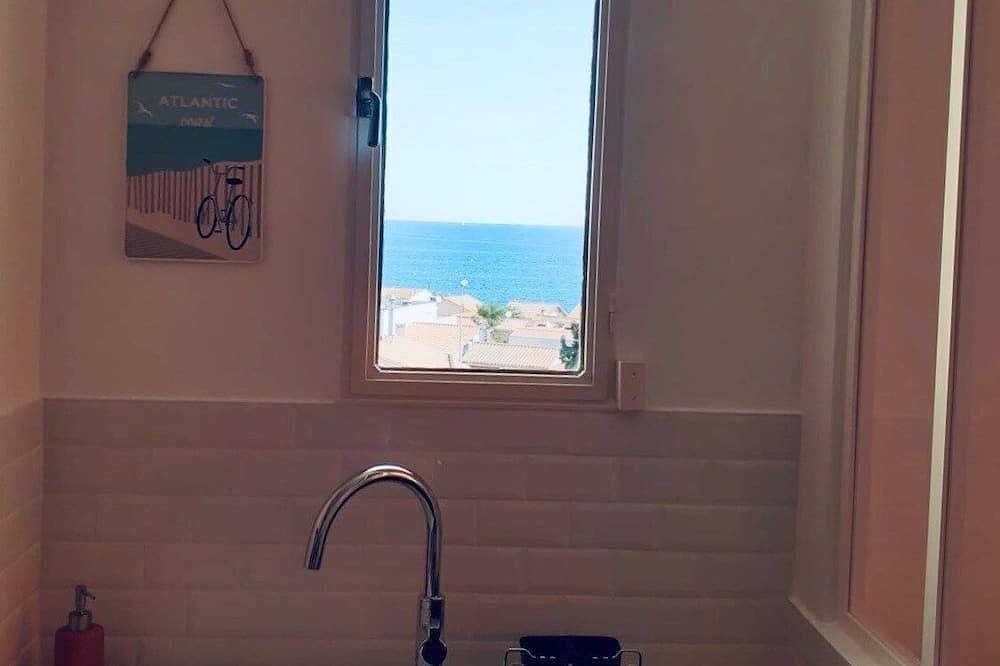 Beautiful sea view apartment in Racou 50m from the beach in La Côte Vermeille, Argelès-sur-Mer