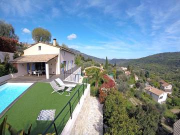 Gîte pour 4 personnes, avec piscine ainsi que jardin et vue, animaux acceptés à Le Bar-sur-Loup