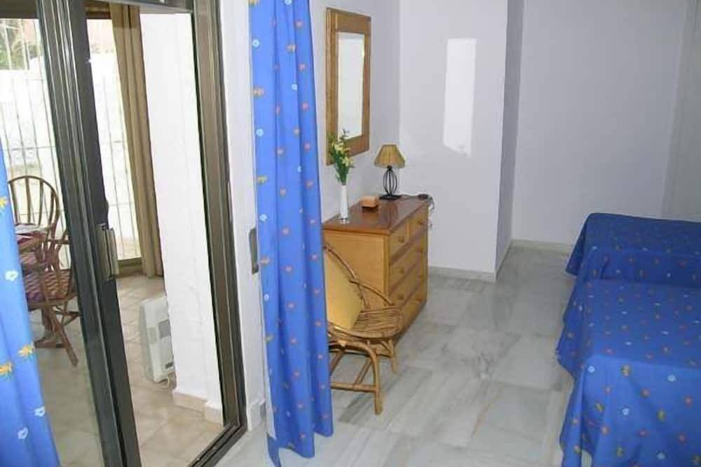 Appartamento intero, Spazioso appartamento con 2 camera da letto ampio terrazzo A / C Tv. Wi-Fi. Vicino al Beach & Golf in Urbanización Roquetas de Mar, Roquetas de Mar