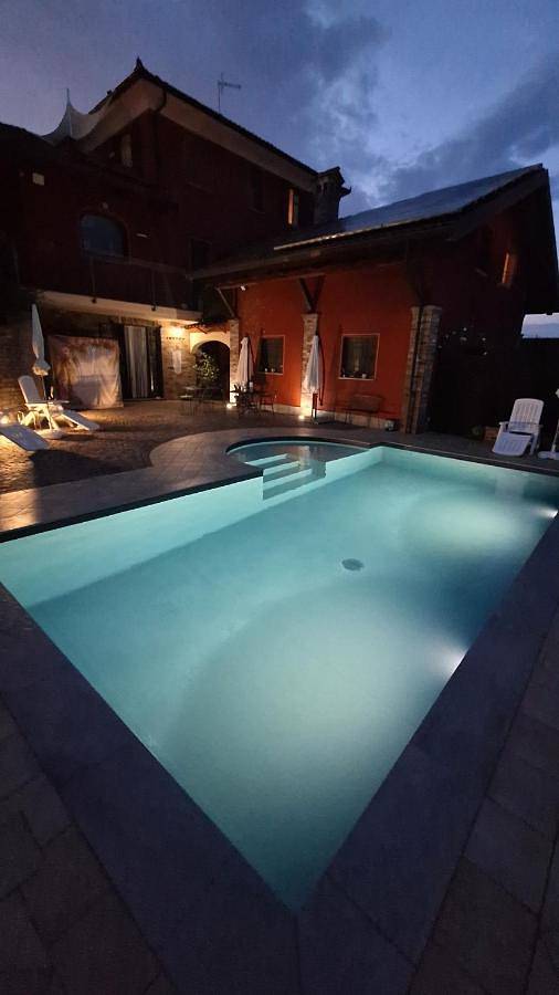 Chambre d’hôte pour 4 personnes, avec Balcon et Terrasse ainsi que Piscine et Vue dans Piémont - 3