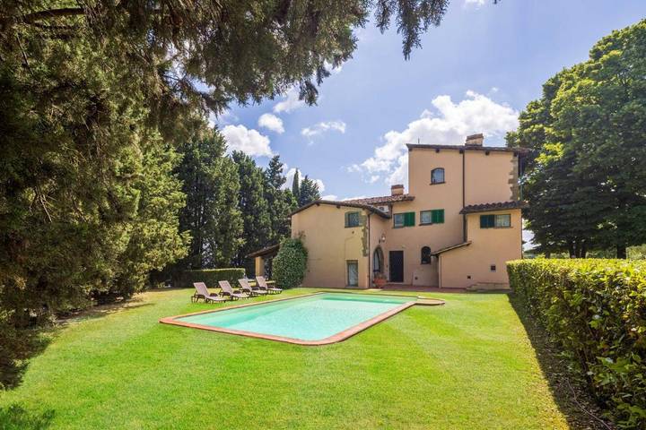 Villa per 14 persone, con piscina e panorama nonché giardino in Signa