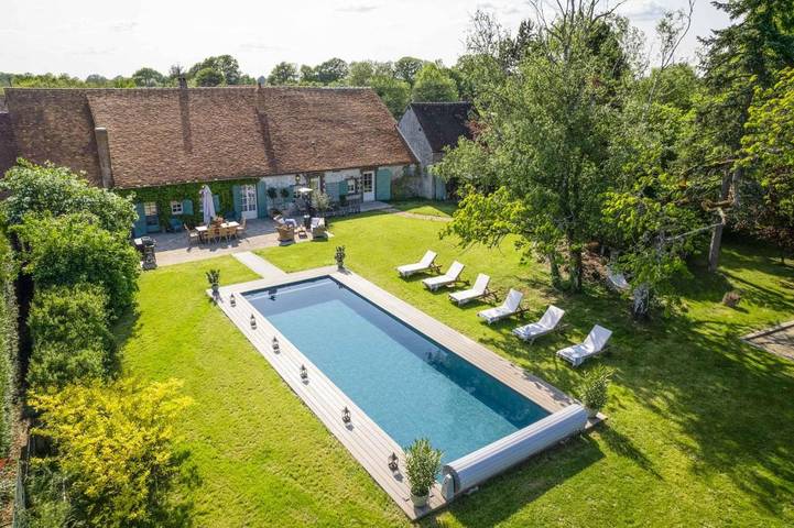 Location de vacances pour 8 personnes, avec Jacuzzi et Terrasse ainsi que Jardin et Piscine dans Fontaine-Simon