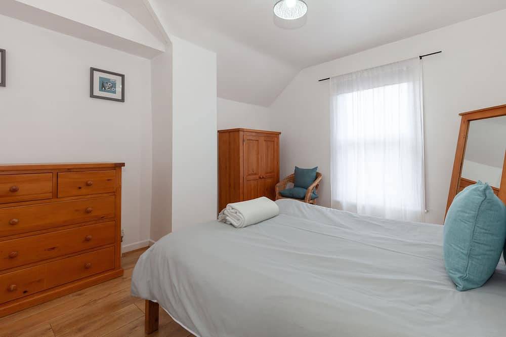 Entire apartment, Sleep & Stay Oxford - Iffley Penthouse Inc Parking in Oxford, Oxfordshire