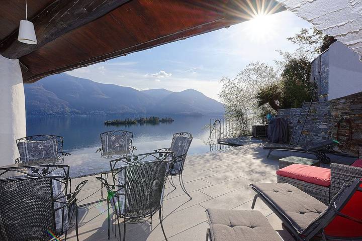 Ferienhaus für 6 Personen, mit Terrasse und Pool sowie Seeblick in der Schweiz - 3