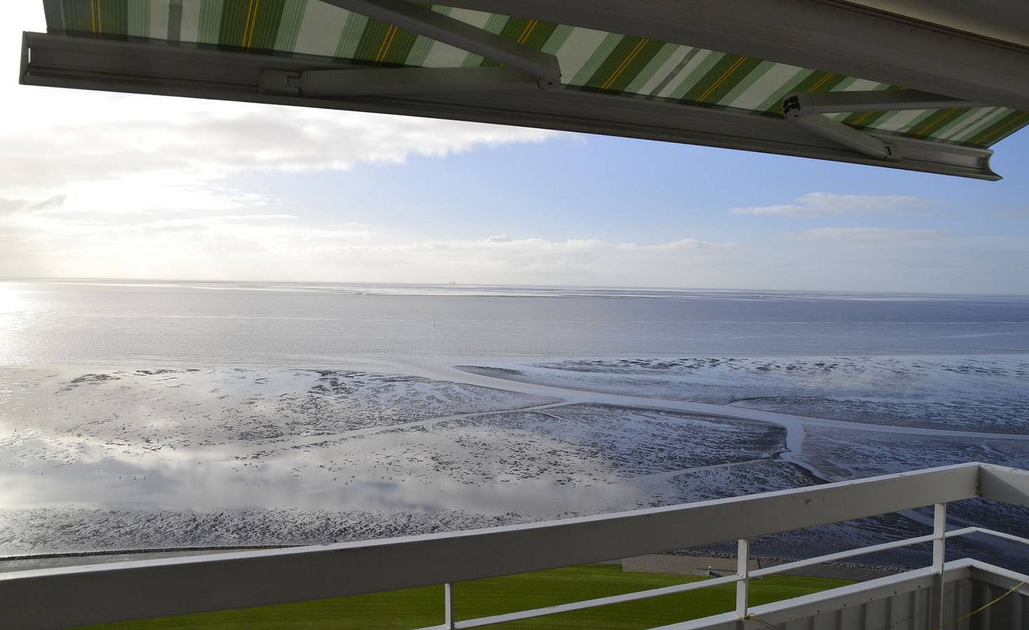 Ganze Ferienwohnung, Hochhaus - Appartement Kuk mit Meeresblick - 2-Raum-Appartement Kuk - 303/1201 in Hauptstrand Büsum, Dithmarschen