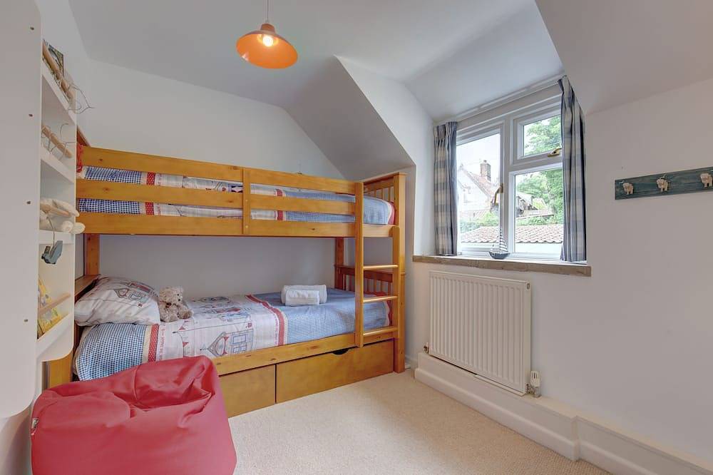 Flint Cottage -  a self catering cottage that sleeps 4 adults and 2 children (under 13)  in 3 bedroo in Stiffkey, Norfolk Coast
