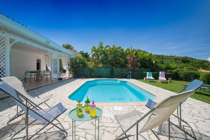 Location de vacances pour 8 personnes, avec piscine ainsi que jardin et terrasse à Le Diamant - 3