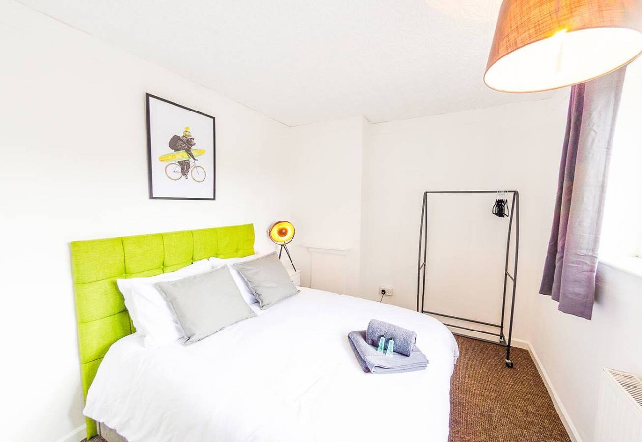 4 Bed - 2 Baths 1 Walk in Shower Lots of Parking in Ipswich, Suffolk