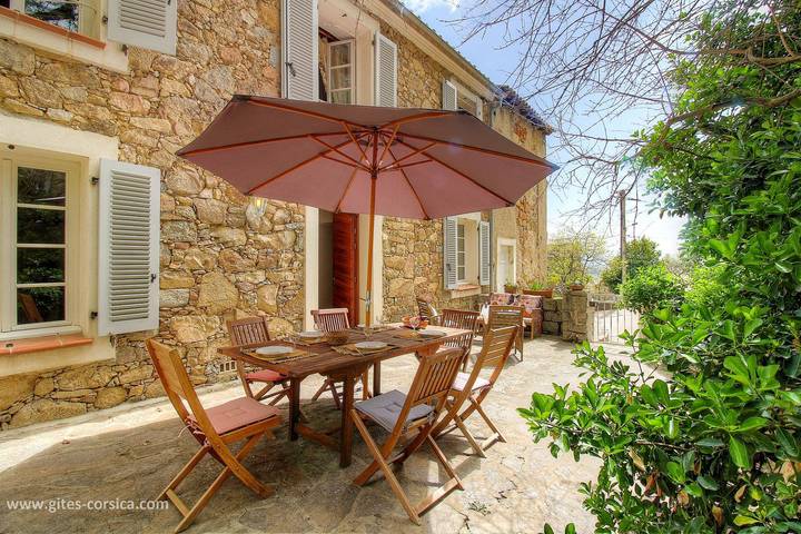 Gîte pour 5 personnes, avec Terrasse ainsi que Jardin et Vue à Sarrola-Carcopino - 3