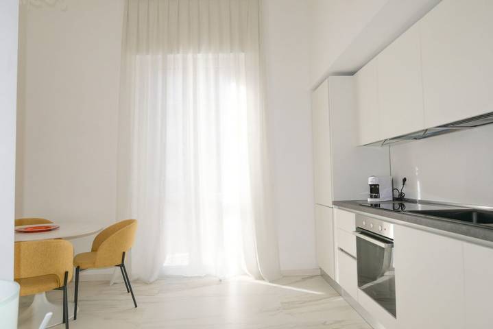 Appartement entier, Appartement de vacances pour 2 personnes avec balcon/terrasse in Pescara, Province de Pescara