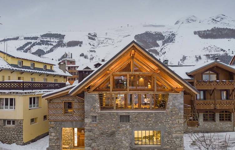 Villa pour 12 personnes, avec Jacuzzi ainsi que Terrasse et Sauna dans l' Isère
