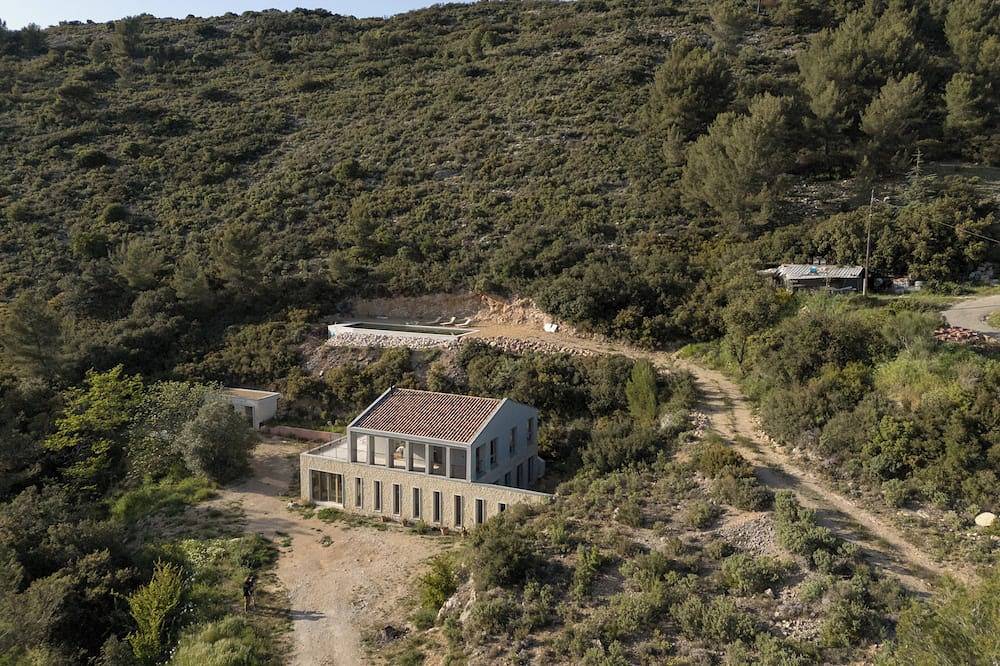 A quiet home, between Provence and the Calanques in Simiane-Collongue, Mediterranean Coast (France)