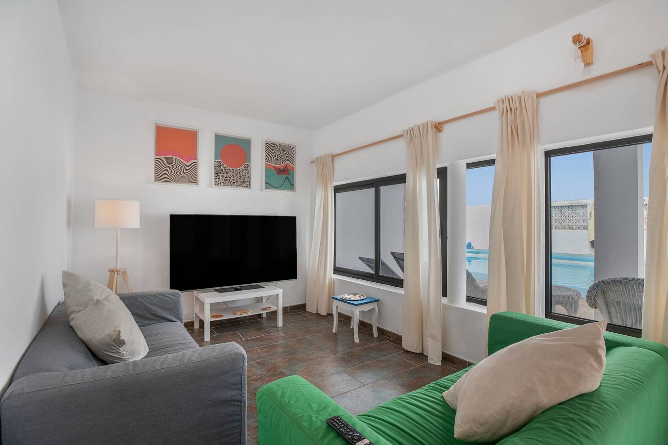 Casa de vacaciones 'La Santa' con vistas al mar, piscina compartida y Wi-Fi in La Santa, Tinajo