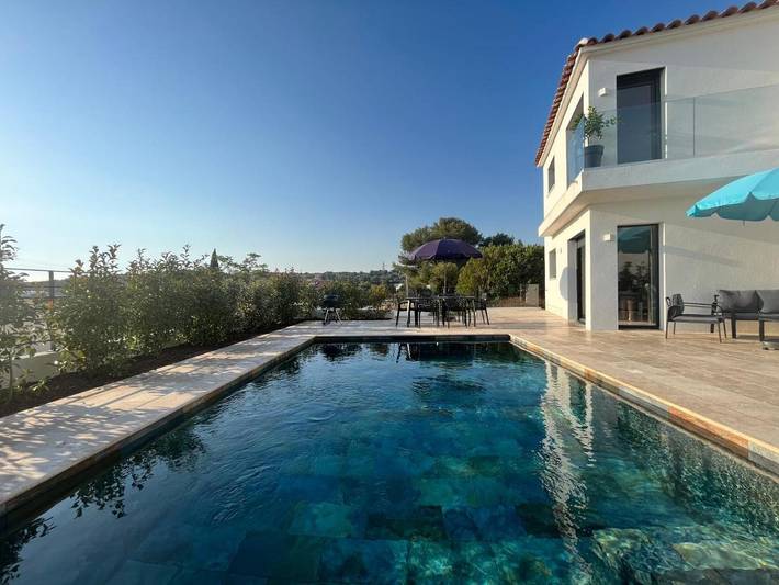 Location de vacances pour 8 personnes, avec Balcon et Terrasse ainsi que Jardin et Piscine à Septèmes-les-Vallons