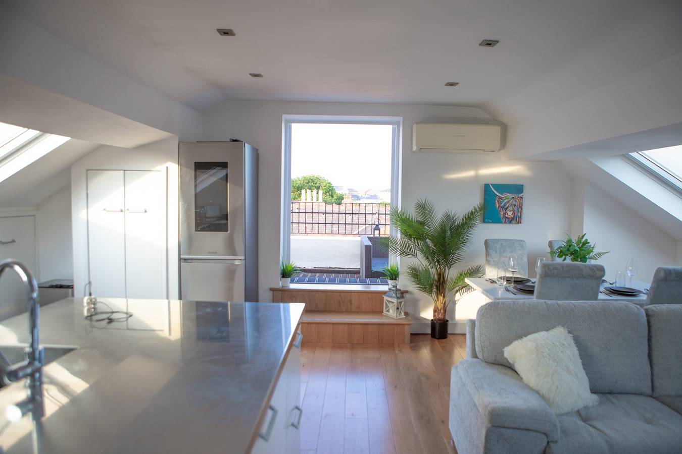 Apartamento vacacional entero, Central 3-Bedroom Penthouse, Sleeps 8 with Parking in Nottingham, Midlands del Este