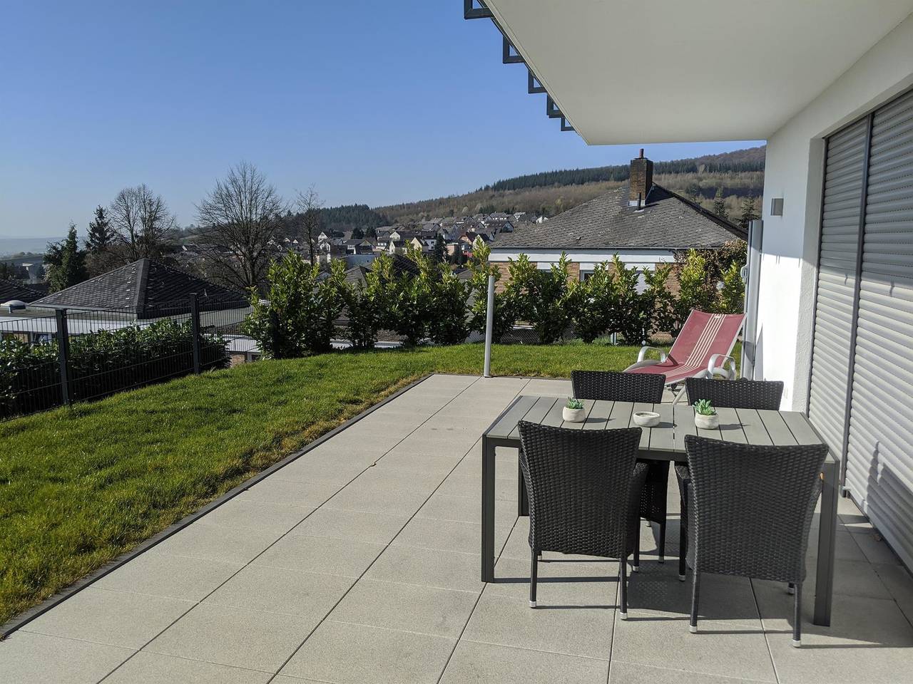 Ganze Ferienwohnung, 4-Bett-Fewo Gartenblick, Erdgeschoss in Laacher See, Nickenich