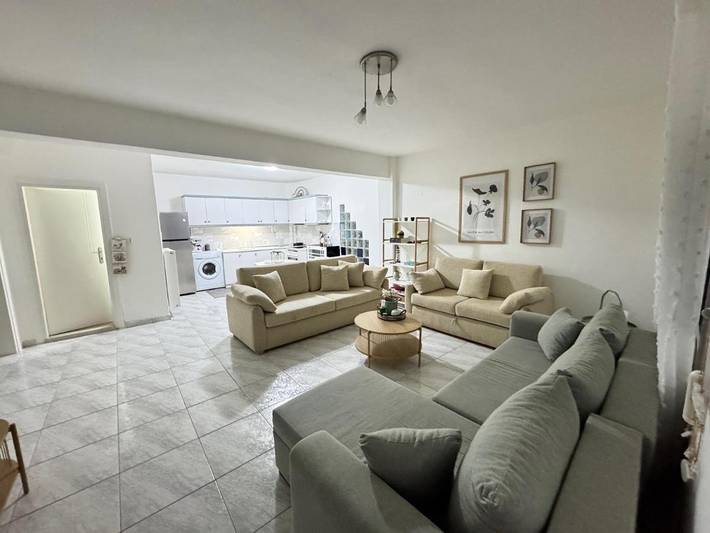 Location de vacances pour 6 personnes, avec terrasse et jardin dans (Nea) Vrasna - 2