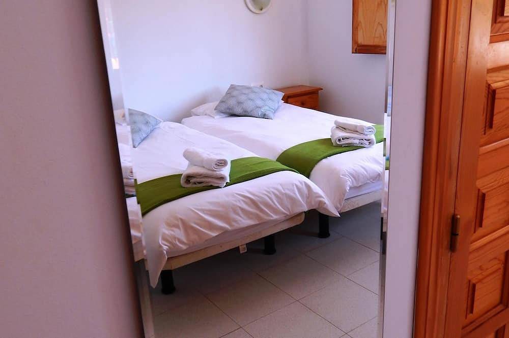 Villa mit privatem Pool, Terrasse und Veranda mit Meerblick. in Orba, Costa Blanca