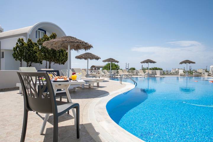 B&b for 3 people in Santorini