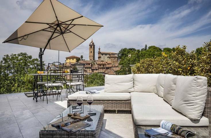 Appart’hôtel pour 4 personnes, avec Balcon et Terrasse ainsi que Jardin et Piscine à Monforte d'Alba