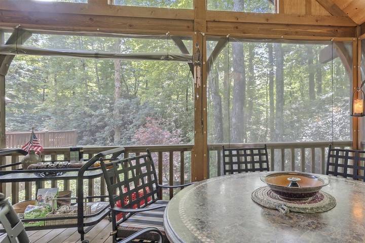 Log cabin for 8 people, with terrace and pool in Highlands (NC)