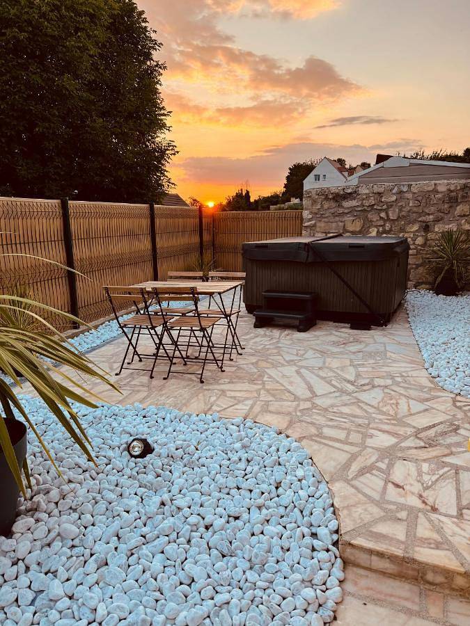 Chantilly Spa Lodge near Parc Asterix in Montataire, Oise